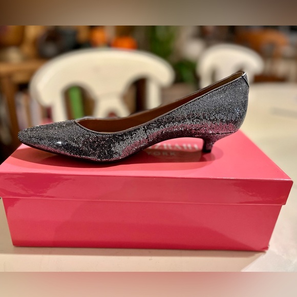 Isaac Mizrahi New York Silver Kitten Heels size 6.5 M - Picture 2 of 6